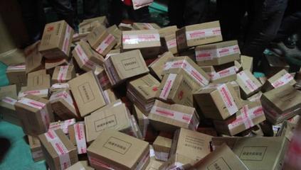 無主快遞貓膩揭秘,網上當福袋10元包郵,網下稱淘寶件遭村民圍搶